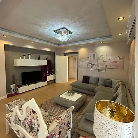 3 Bedroom شقة *